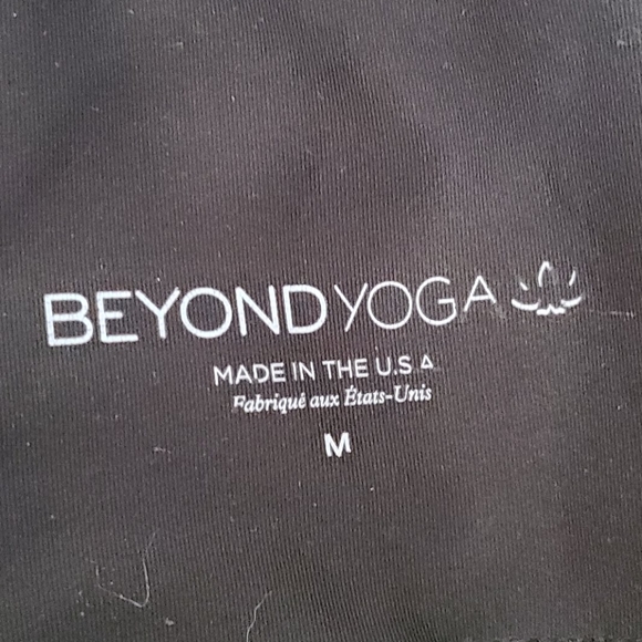 *SOLD* Beyond yoga Pearlized high waisted midi legging - Picture 3 of 3